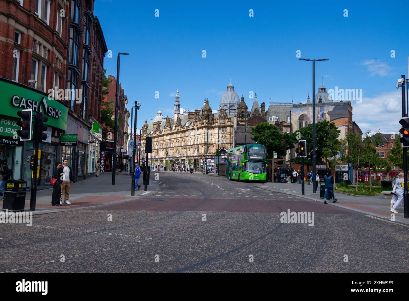 Kirkgate Market mit Blick auf die New Market Street Stockfoto