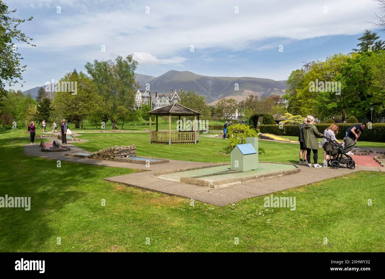 Im Frühjahr spielen im Hope Park im Keswick Lake District Nationalpark Cumbria England Großbritannien Großbritannien Großbritannien Großbritannien Großbritannien Großbritannien Großbritannien Großbritannien Großbritannien Großbritannien Großbritannien Großbritannien Großbritannien Großbritannien Großbritannien Großbritannien Großbritannien Großbritannien Großbritannien Stockfoto