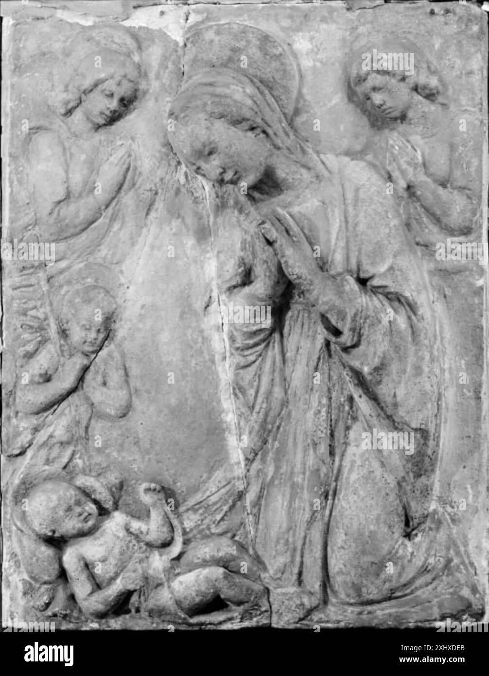 Maria, der kleine Johannes der Täufer und zwei Engel verehren das Jesuskind Robbia, Andrea della 1435–1525 Relief Ældre udenlandsk skulptur, Harald Olsen, OMT. S. 106, Afb. kat.Nr. 18., D 16447:1-2 mus, 1980 Maria, den lille Johannes Døberen og zu engle Tilbeder Jesusbarnet Stockfoto