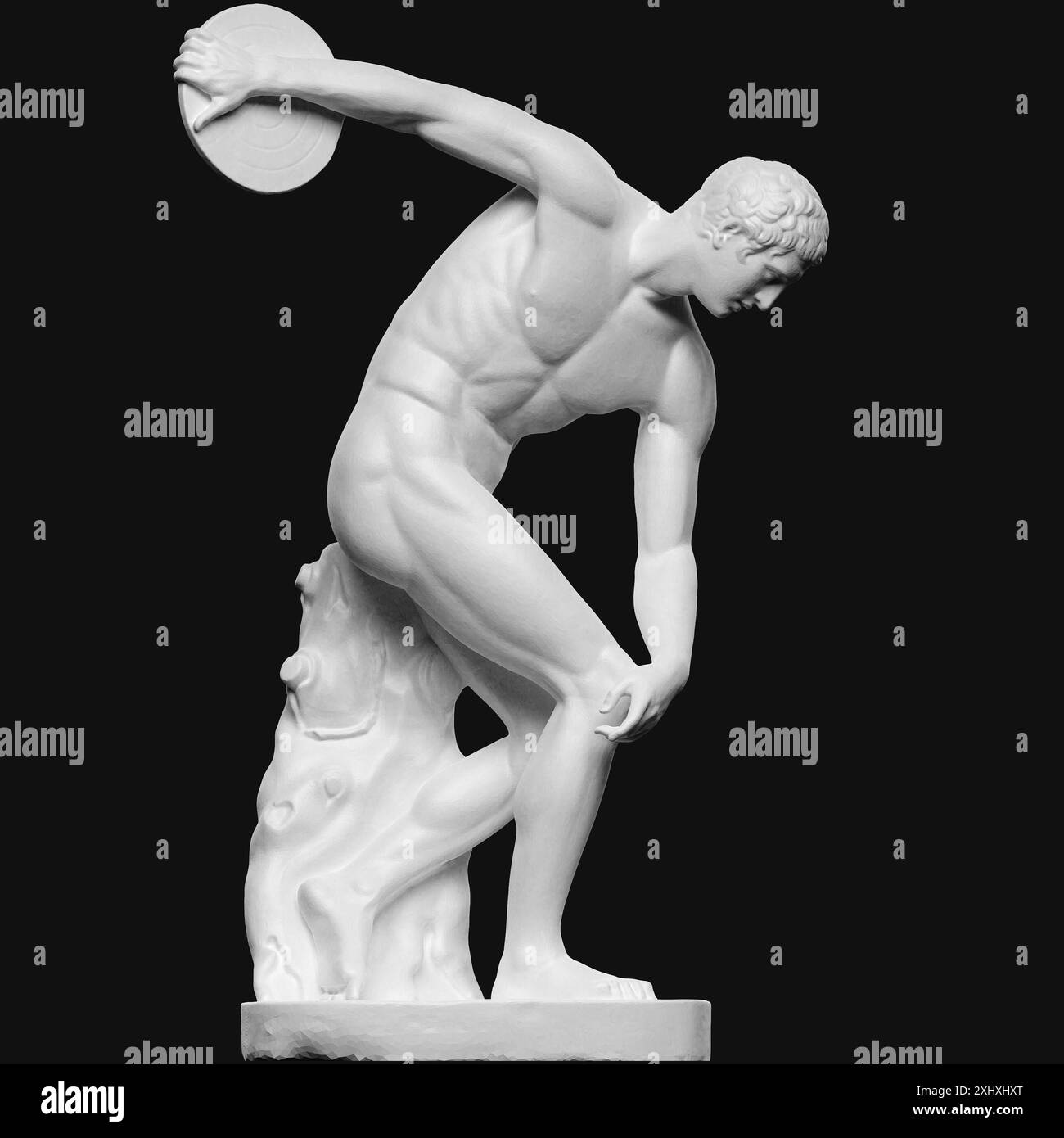 Römische Kopie der Discobolus-Statue mit modernem Kopf, die einen Athleten in Wurfstellung zeigt, wobei die klassische griechische Skulptur erhalten bleibt. Stockfoto