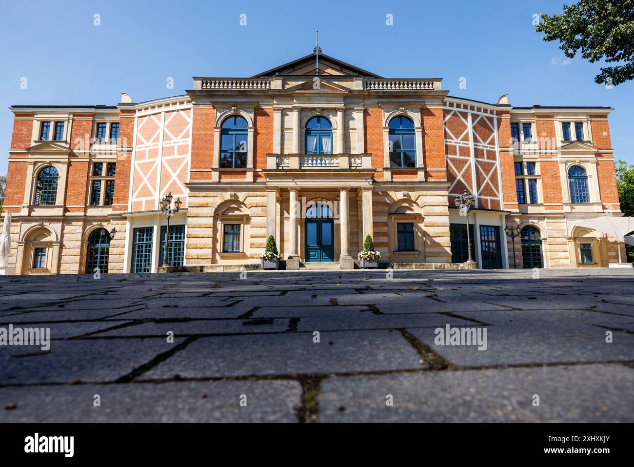 15. Juli 2024, Bayern, Bayreuth: Bayreuther Festspielhalle. Foto: Daniel Karmann/dpa Stockfoto