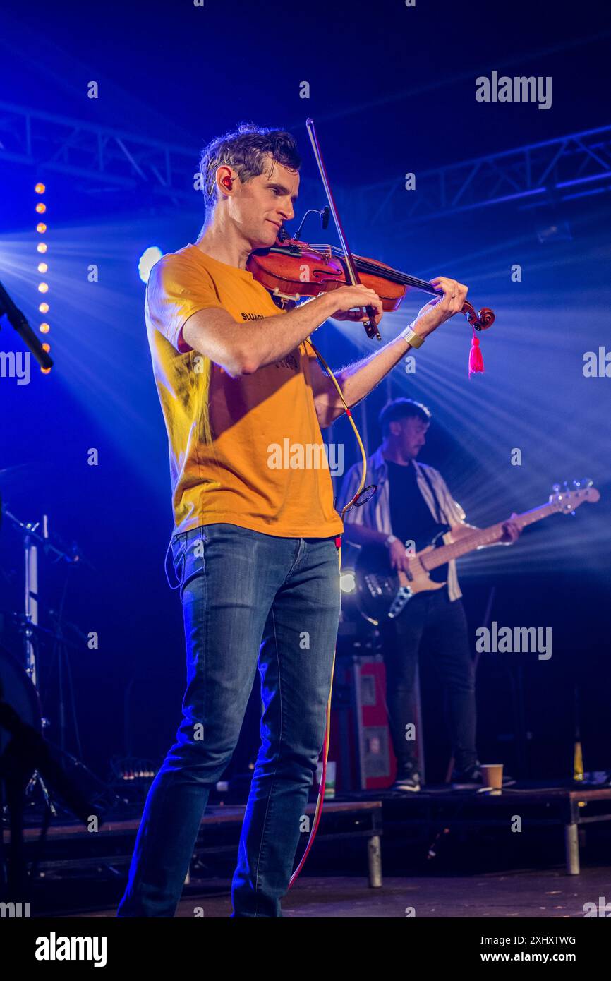 Manran, die mit dem schottischen Preis ausgezeichnete Gruppe, trat live auf der Bühne beim 2024 Gate to Southwell Music Festival in England auf. Stockfoto