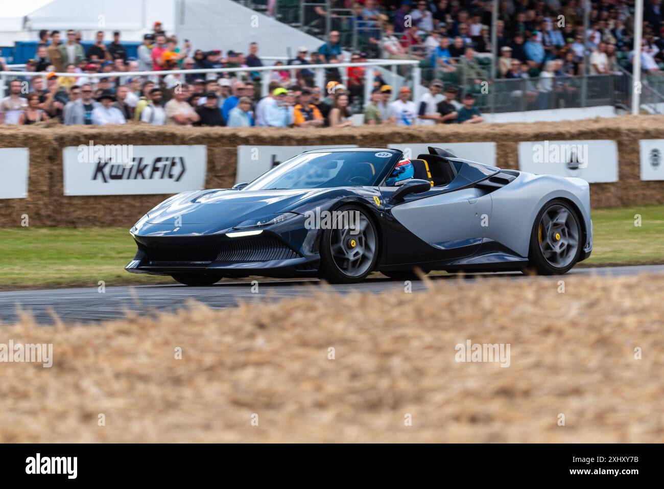 2023 Ferrari SP-8 beim Motorsport-Event Goodwood Festival of Speed 2024 in West Sussex, Großbritannien. Ferrari F8 Spider Spezial Stockfoto