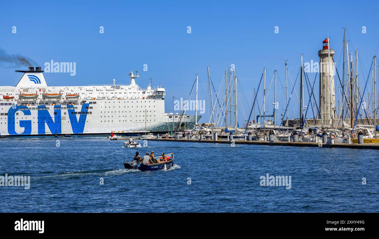 FRANKREICH. OCCITANY. HERAULT (34) SETE. ABFAHRT VOM HAFEN EINER FÄHRE Stockfoto