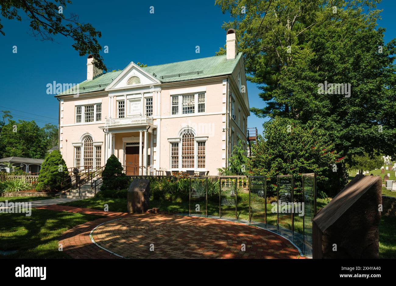 Simsbury Free Library & Martin Luther King Jr. in Connecticut Memorial _ Simsbury, Connecticut, USA Stockfoto