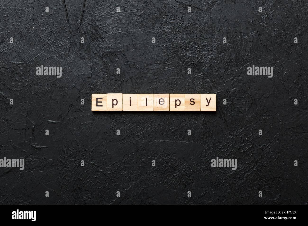 Epilepsiewort auf Holzblock geschrieben. Epilepsietext auf dem Tisch, Konzept. Stockfoto