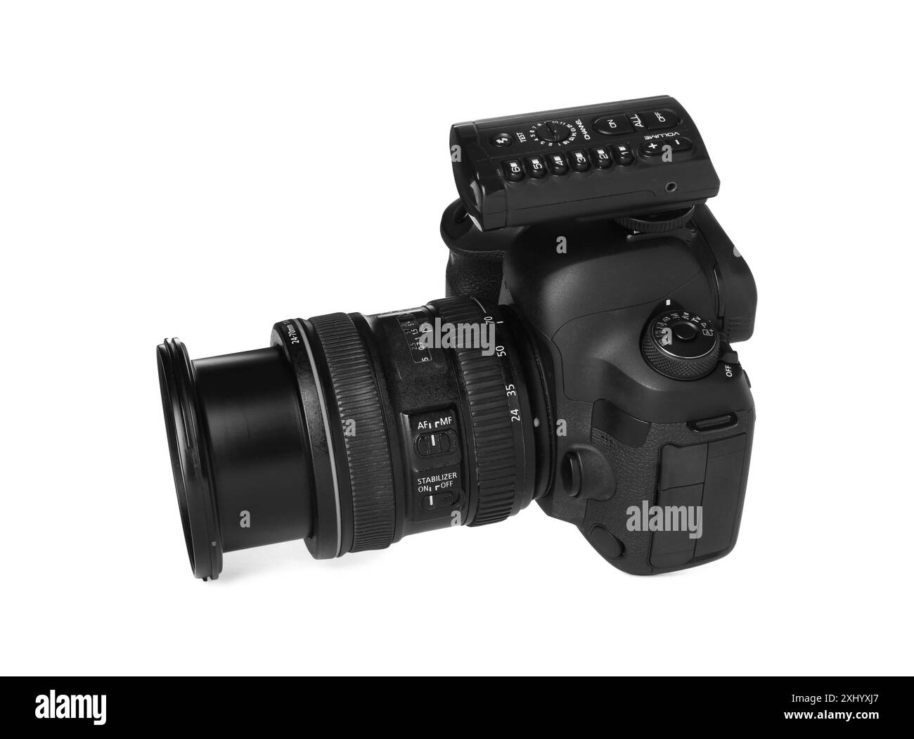 Moderne Digitalkamera, isoliert auf Weiß. Fotoausrüstung Stockfoto