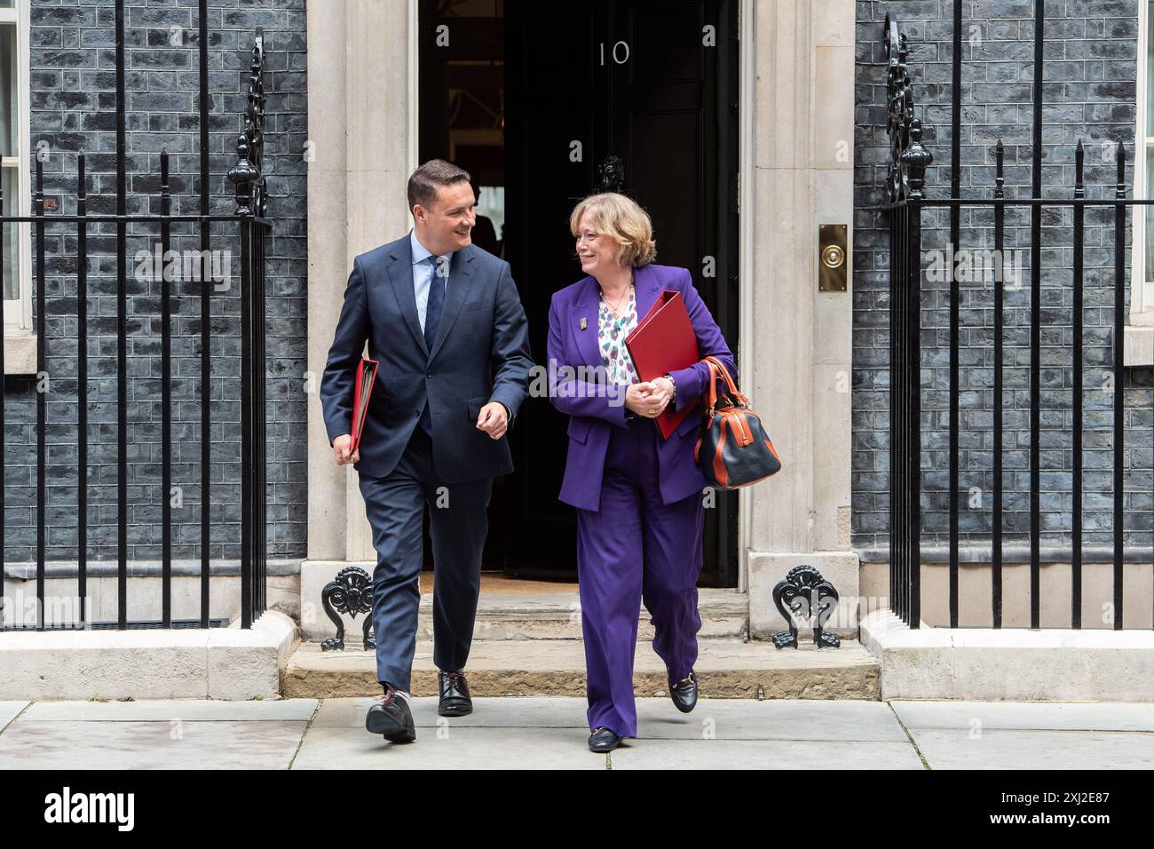 London, England, Großbritannien. Juli 2024. Staatssekretär für Gesundheit und Sozialfürsorge WES STREETING und Lord Privy Seal und Leader des House of Lords ANGELA SMITH verlassen Downing Street nach einer Kabinettssitzung. (Kreditbild: © Thomas Krych/ZUMA Press Wire) NUR REDAKTIONELLE VERWENDUNG! Nicht für kommerzielle ZWECKE! Stockfoto