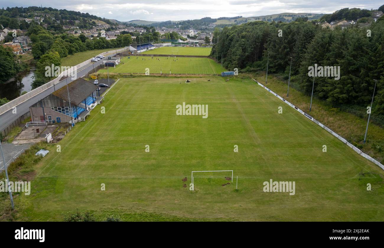 Aus der Vogelperspektive auf Albert Park, Mansfield Road, Hawick, Schottland, Heimstadion des Hawick Royal Albert FC, der in der East of Scotland League spielt. Stockfoto