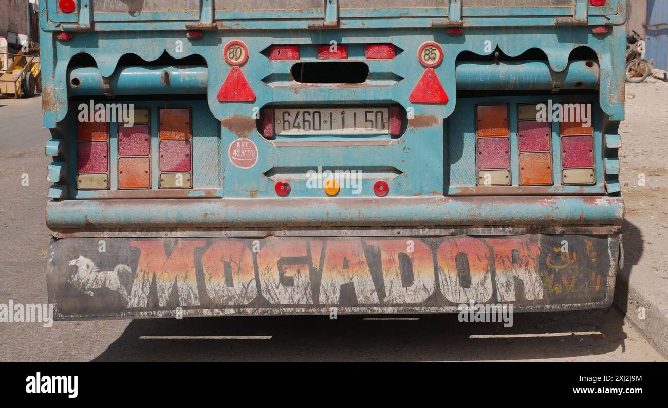 Die Rückseite eines entzückenden Lastwagens in Mogador oder Essaouira in Marokko. Stockfoto