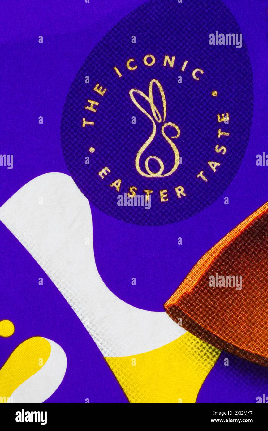 Der ikonische Ostergeschmack - Detail auf der Schachtel mit Cadbury Creme Egg Osterei Stockfoto