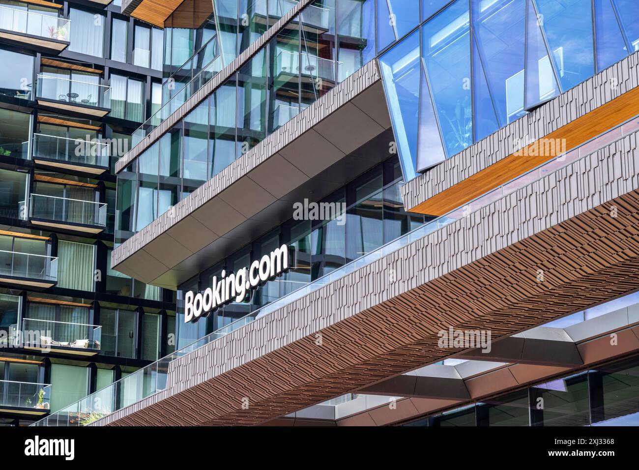 Neuer Firmensitz von Booking.com, Online-Reisebüro, Hotelmakler, Gebäude im Oosterdokseiland im Stadtzentrum von Amsterdam, Niederlande Stockfoto