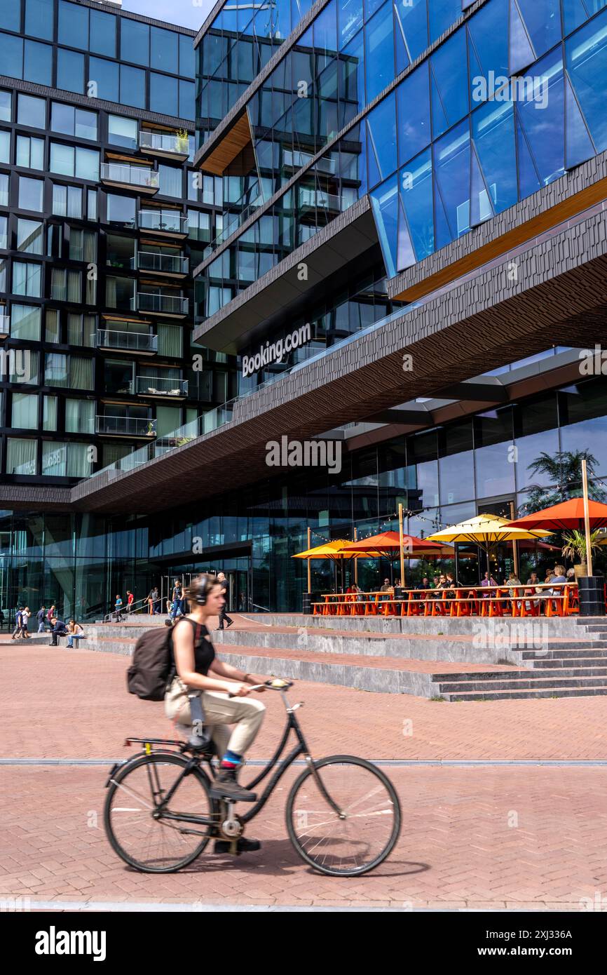 Neuer Firmensitz von Booking.com, Online-Reisebüro, Hotelmakler, Gebäude im Oosterdokseiland im Stadtzentrum von Amsterdam, Niederlande Stockfoto