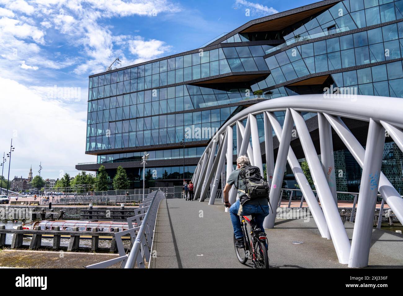 Neuer Firmensitz von Booking.com, Online-Reisebüro, Hotelmakler, Gebäude im Oosterdokseiland im Stadtzentrum von Amsterdam, Niederlande Stockfoto