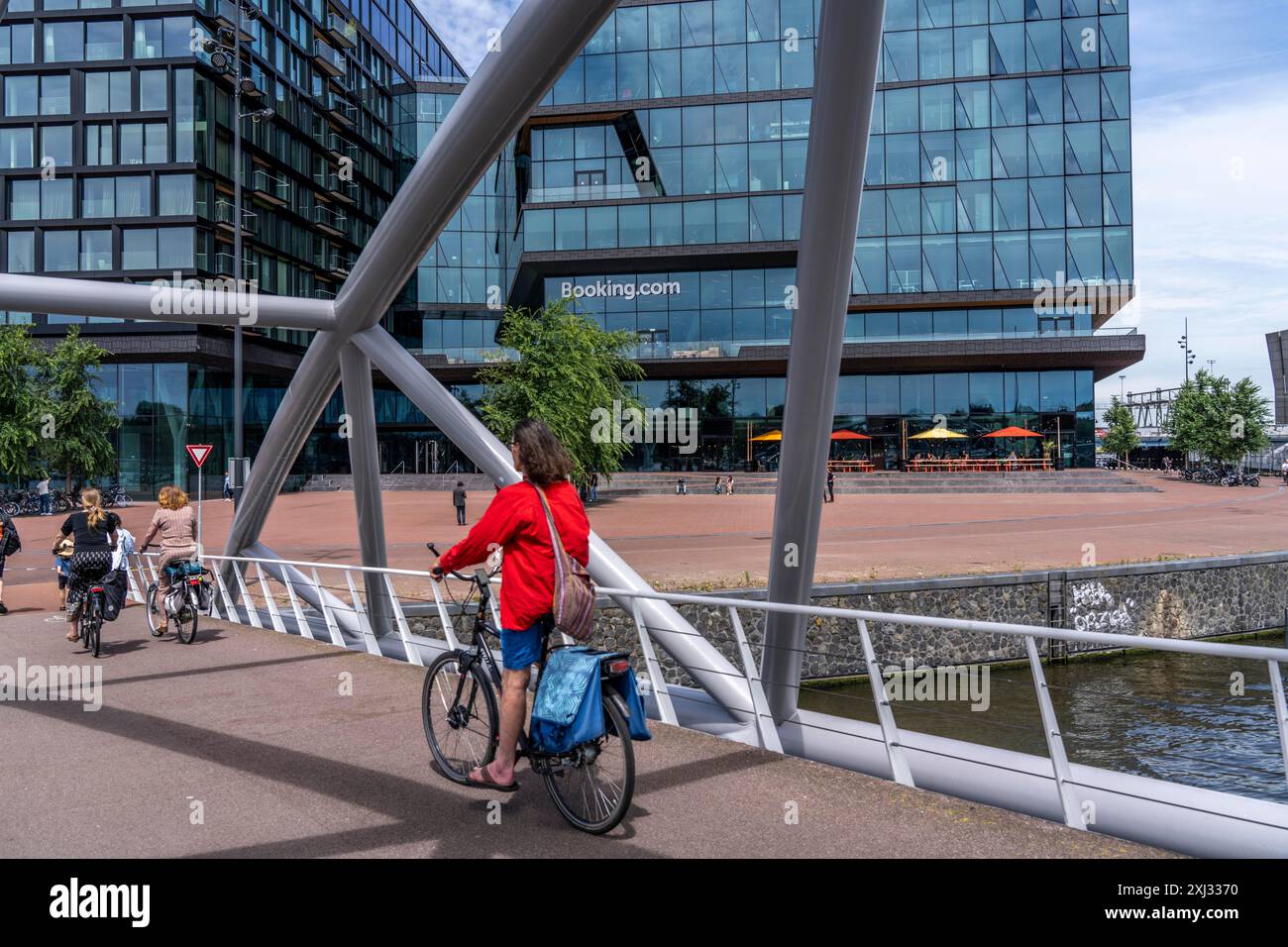Neuer Firmensitz von Booking.com, Online-Reisebüro, Hotelmakler, Gebäude im Oosterdokseiland im Stadtzentrum von Amsterdam, Niederlande Stockfoto