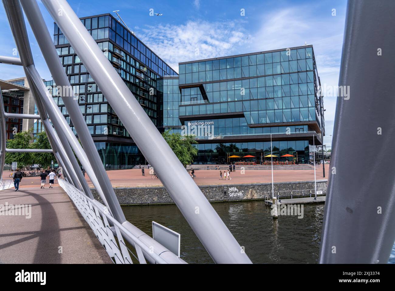 Neuer Firmensitz von Booking.com, Online-Reisebüro, Hotelmakler, Gebäude im Oosterdokseiland im Stadtzentrum von Amsterdam, Niederlande Stockfoto
