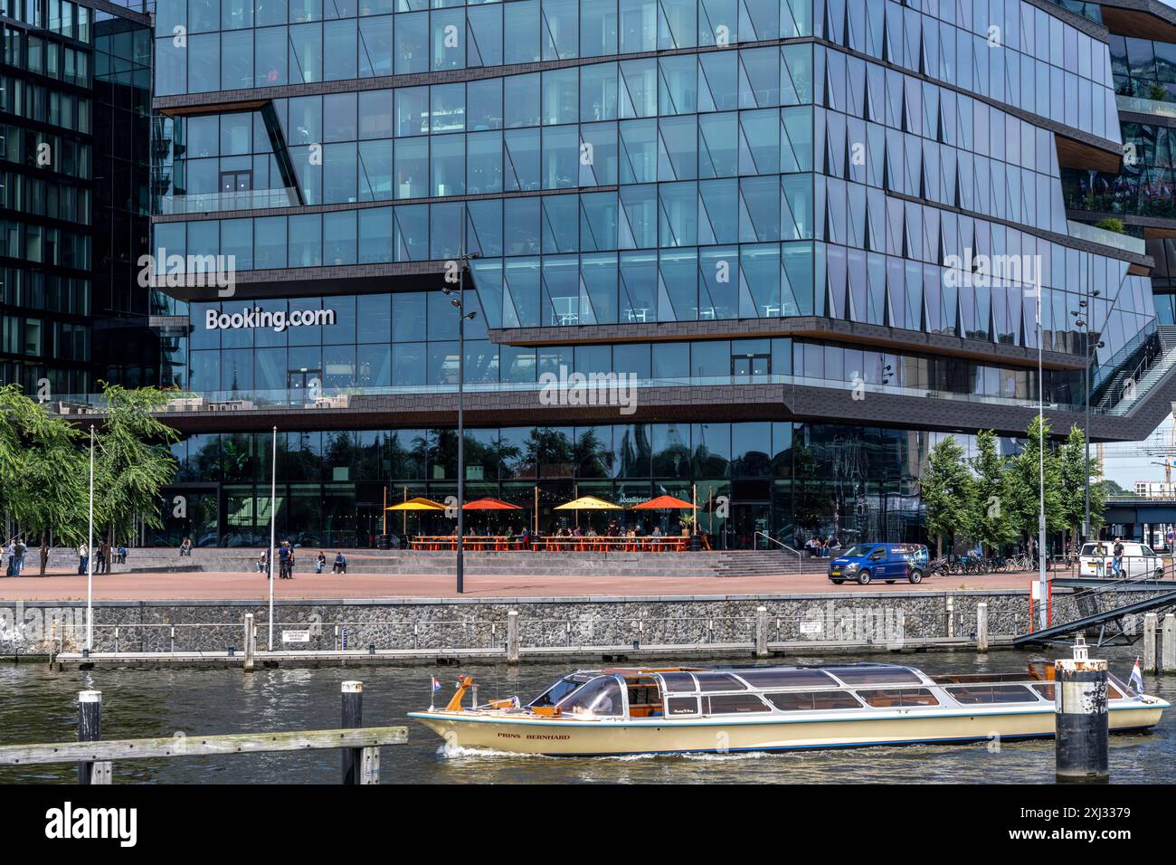 Neuer Firmensitz von Booking.com, Online-Reisebüro, Hotelmakler, Gebäude im Oosterdokseiland im Stadtzentrum von Amsterdam, Niederlande Stockfoto