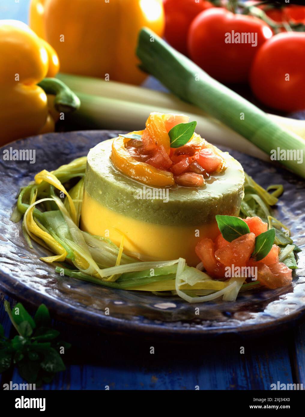 Gelbe und grüne Pfefferterrine ( Thema : Paprika,saftige Vitamine) Stockfoto