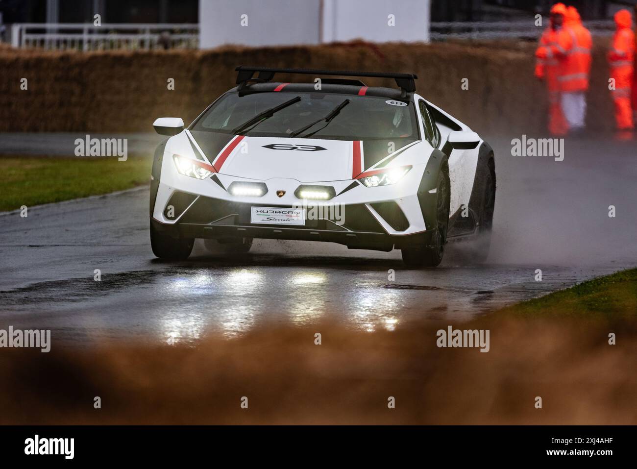 2024 Lamborghini Huracán Sterrato beim Motorsport-Event Goodwood Festival of Speed 2024 in West Sussex, Großbritannien, auf der Bergsteigerstrecke Stockfoto