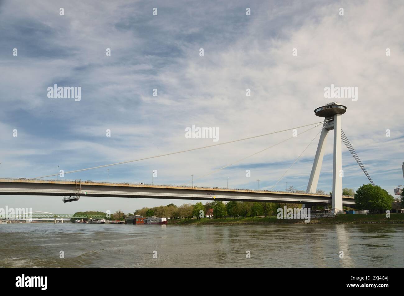 Die neue Brücke (Novy Most) über die Donau in Bratislava, Slowakei. Stockfoto