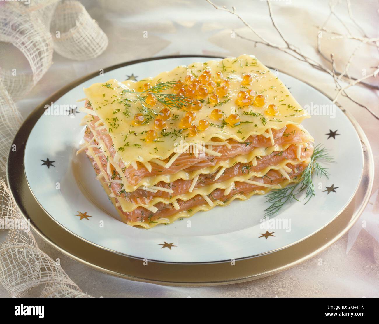 Lachs-Lasagne (Thema: Weihnachten) Stockfoto