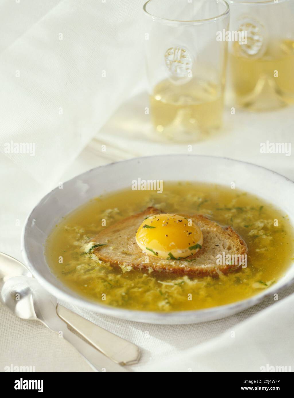 Ei- und Brotsuppe Stockfoto