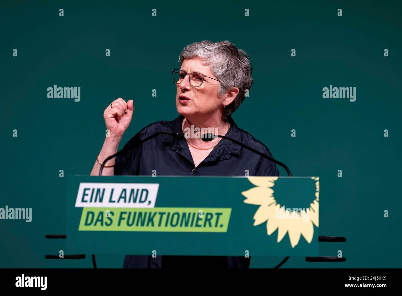 Britta Hasselmann (Bundestagsabgeordnete, Fraktionsvorsitzende der Grünen) bei der Landdelegiertenkonferenz 2024 in Buendnis Stockfoto