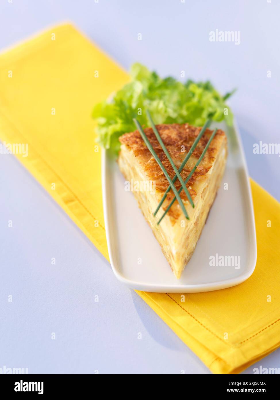 Tortilla mit Kartoffeln und Zwiebeln Stockfoto