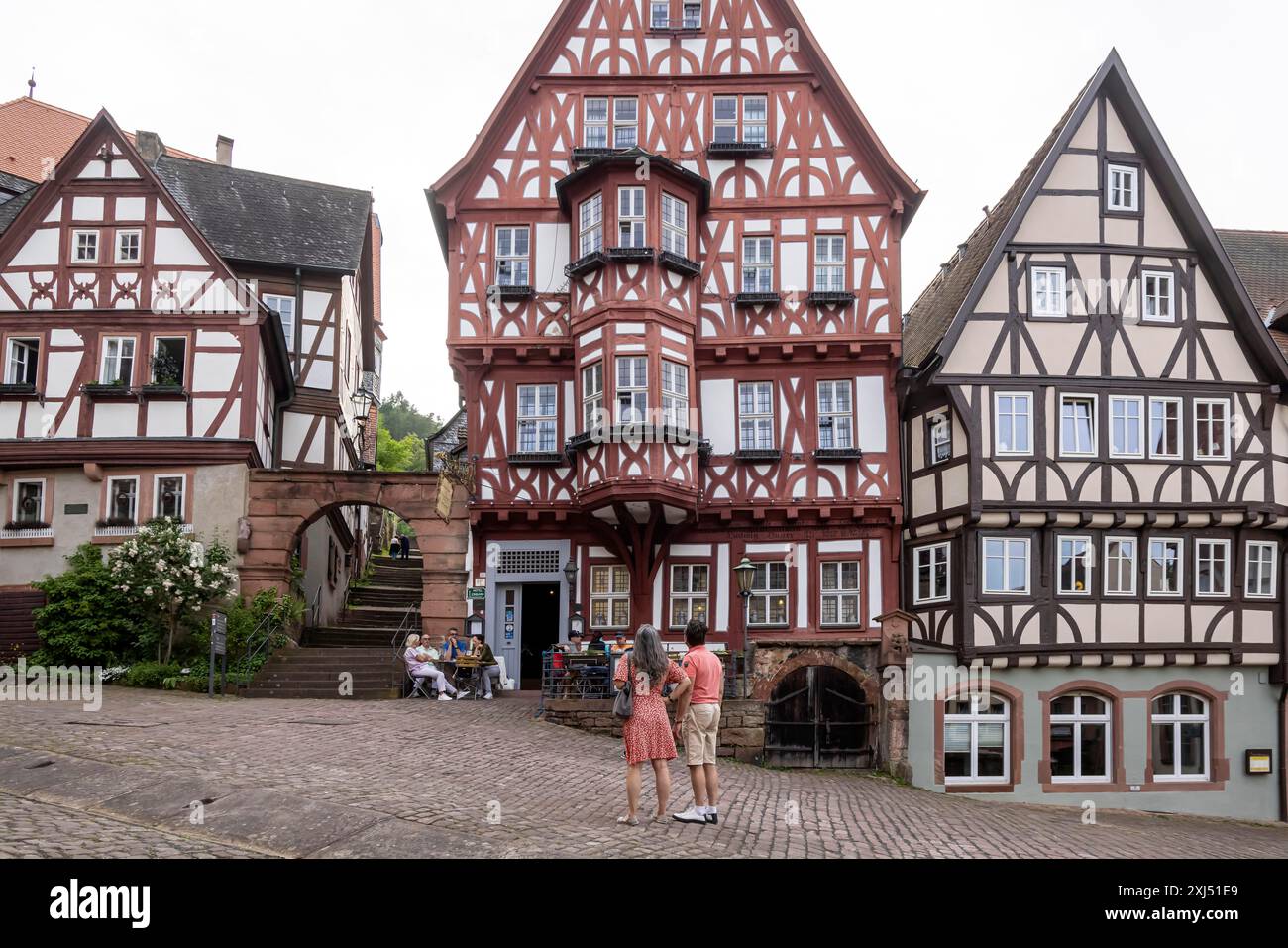 Marktplatz Miltenberg mit prächtigen Fachwerkhäusern, Schnatterloch. Das Ensemble ist eines der meistfotografierten Motive in Deutschland Stockfoto