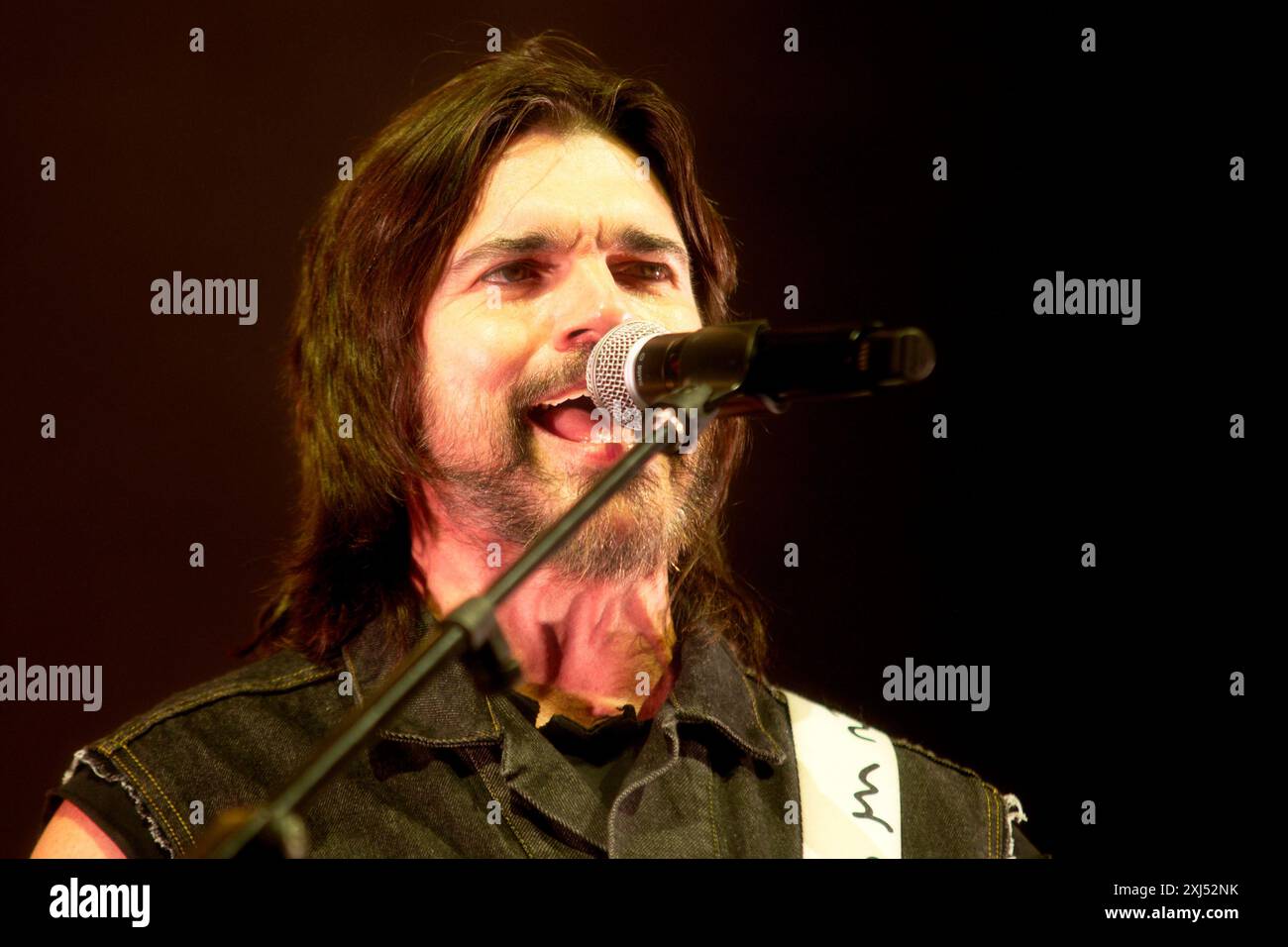 Juanes live auf der European Tour 2024 in der Uber Eats Music Hall in Berlin am 24. Juni 2024 Stockfoto