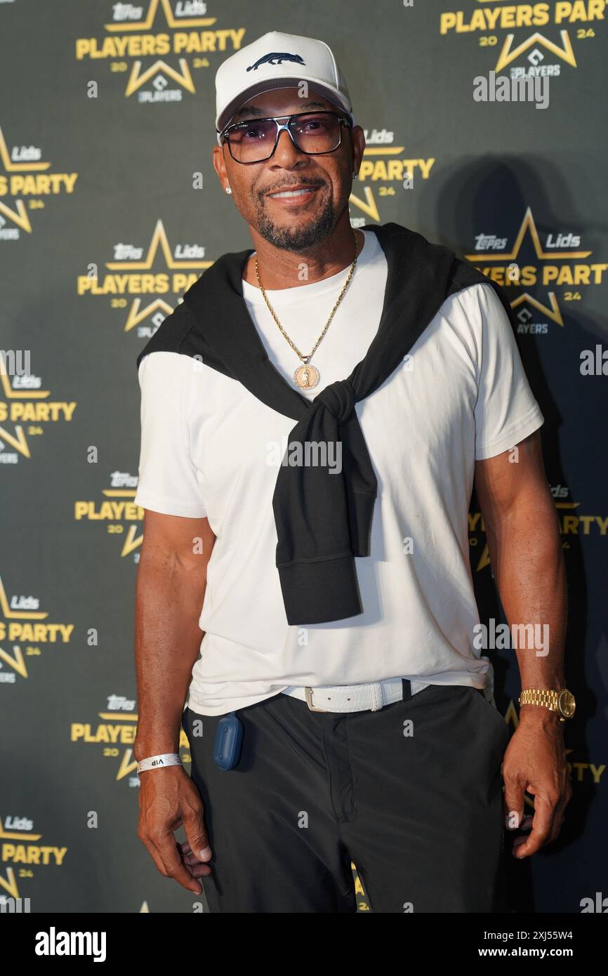 Arlington, Texas, USA. Juli 2024. Der ehemalige MLB-Spieler Gary Sheffield besucht den roten Teppich für die 2024 Players Party, die von der Major Leagues Baseball Players Association (MLBPA), Lids and Topps im AT&T Stadium veranstaltet wird. Am Montag, den 15. Juli 2024, in Arlington, Texas. Die Veranstaltung ist Teil der MLB All Star Week. (Kreditbild: © Javier Vicencio/eyepix via ZUMA Press Wire) NUR REDAKTIONELLE VERWENDUNG! Nicht für kommerzielle ZWECKE! Stockfoto