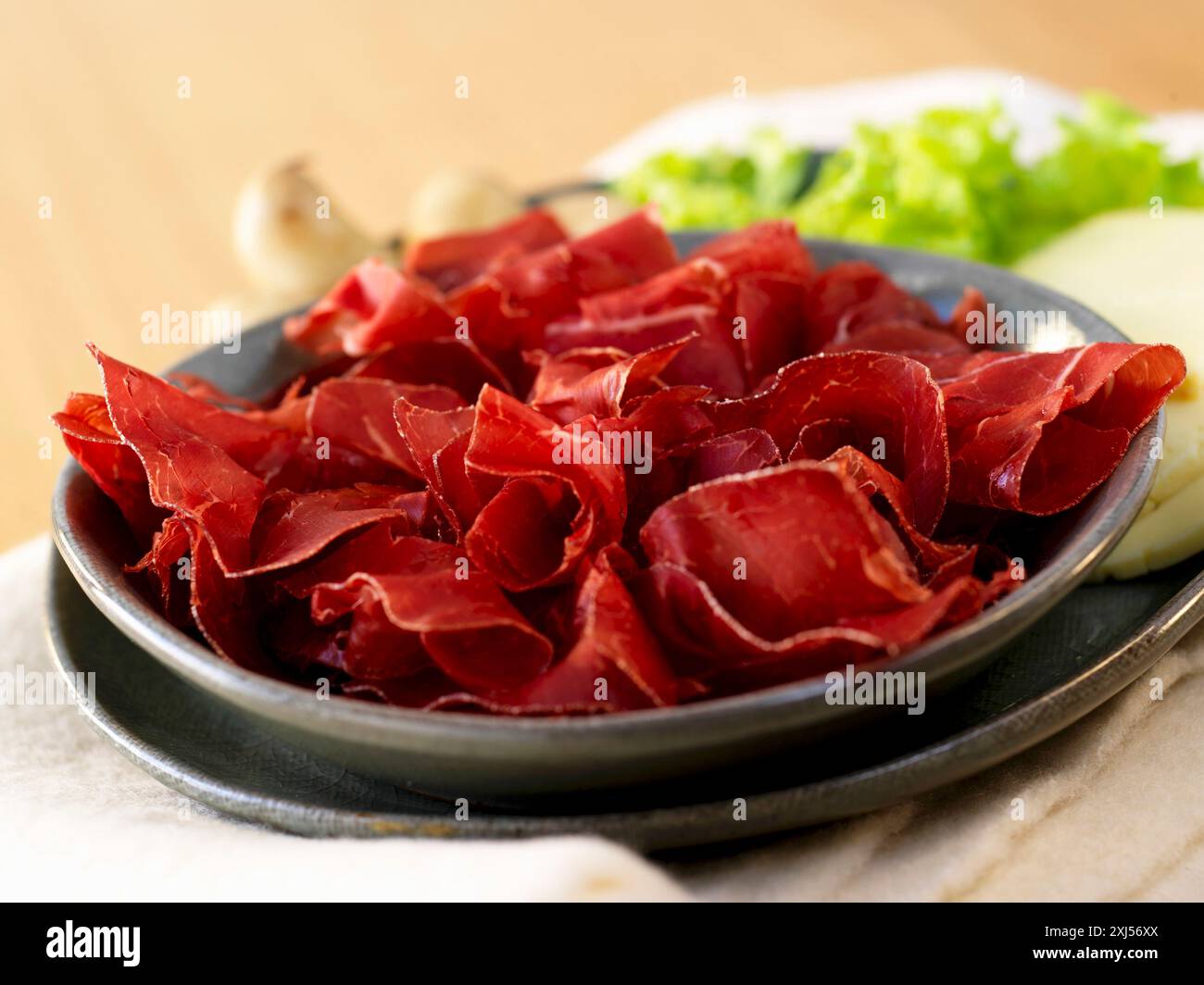 Bündner Fleisch in dünne Scheiben geschnitten Stockfoto