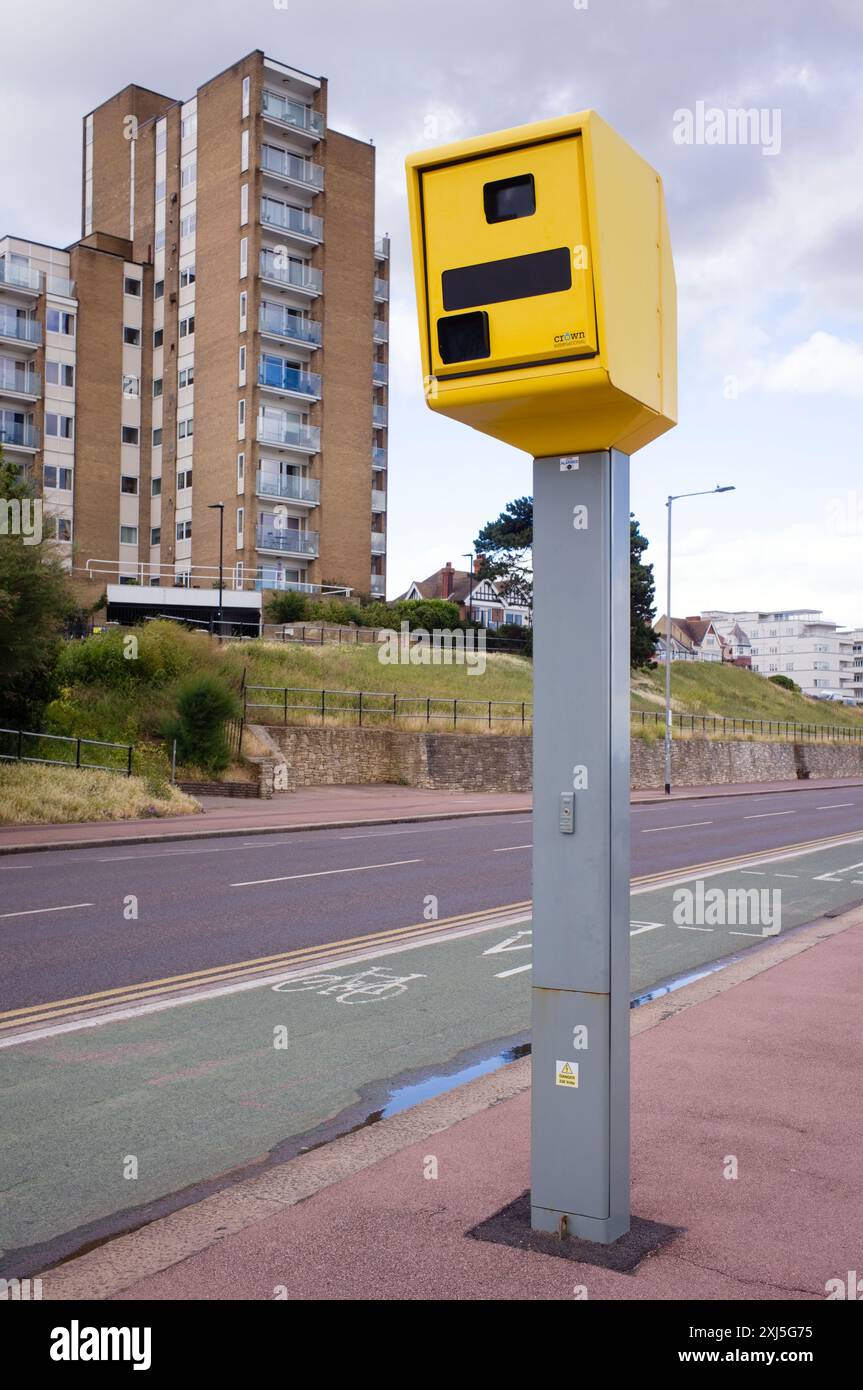 Digitale Gatso-Radarkamera auf der Küstenstraße in Southend on Sea Stockfoto