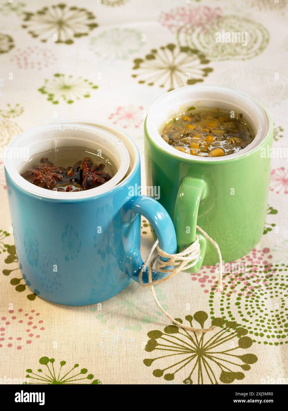 Sternanis-Tee und Kamillentee Stockfoto