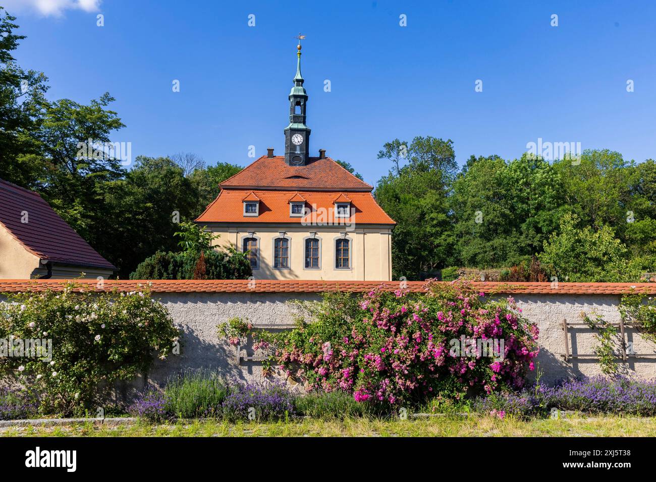 Die Burg Tiefenau ist eine denkmalgeschützte Burganlage in Tiefenau, einem Landkreis der Gemeinde Wuelknitz im sächsischen Landkreis Meißen. Die Stockfoto