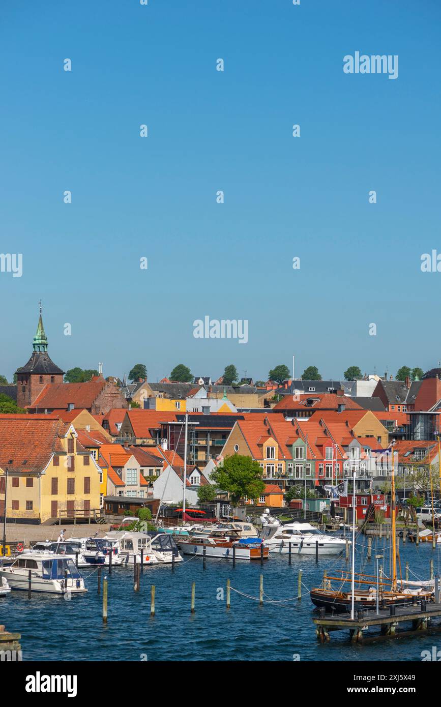 Maritimes Svendborg, Stadtbild, Museumshafen, historische Segelschiffe, Holzboote, vor Freu Kirke, Kirche unserer Lieben Frau, großer Gürtel, Ostsee, Fyn Stockfoto