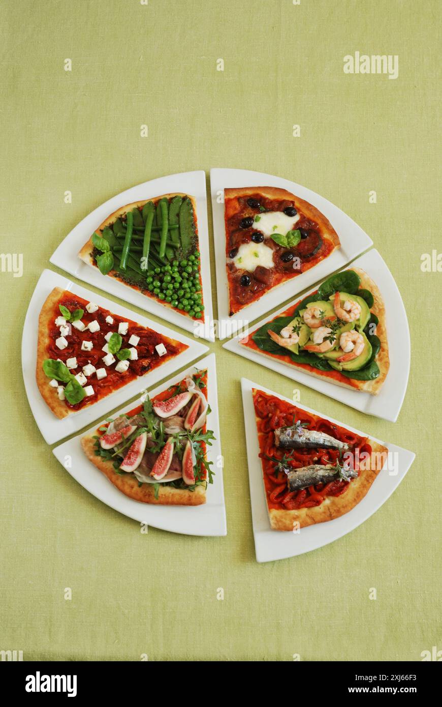 Sortiment von Pizzastücken Stockfoto