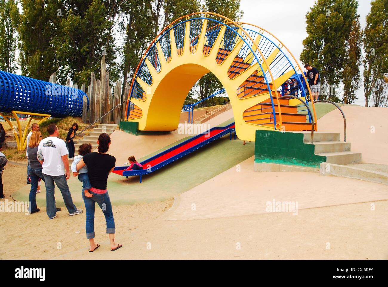 Ein heller und fröhlicher Spielplatz, entworfen von Hank Ketchum, Schöpfer von Dennis the Menace, unterhält Kinder in Monterrey, Kalifornien Stockfoto