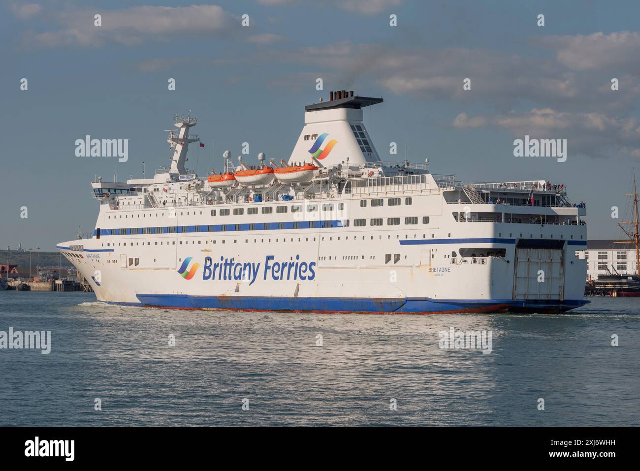 Portsmouth, England, Großbritannien. Bretagne eine französische Roll-on-Roll-off-Fähre, die nach Portsmouth Harbour UK fährt. Stockfoto