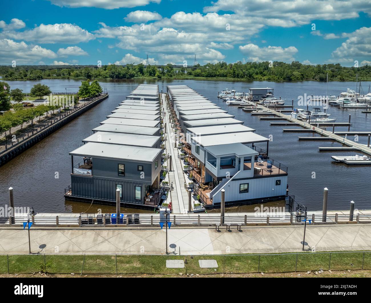 Luxuriöse Bootsvermietung bereit für Urlauber im Hafen von Wilmington North Carolina Stockfoto