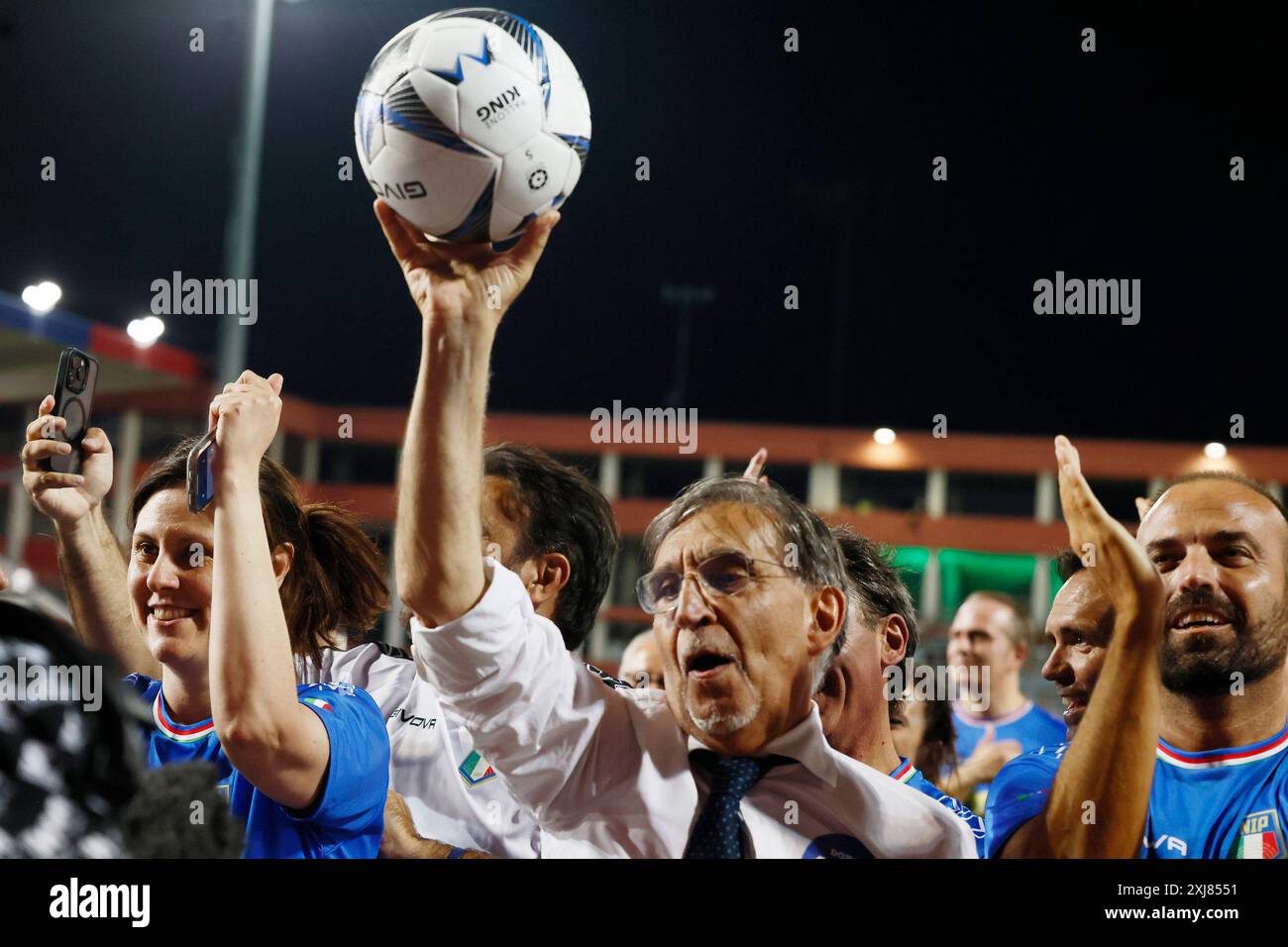 Roma, Italien. Juli 2024. Ignazio La Russa alla Partita del Cuore allo Stadio Gran Sasso d'Italia L'Aquila, Italia &#x2014; Marted&#xec; 16 luglio 2024 - Cronaca - (Foto di Cecilia Fabiano/LaPresse) Ignazio La Russa jubelt über das Herzspiel im Gran Sasso of Italy Stadium L'Aquila, Italien - Dienstag, 16. Juli 2024 - Nachrichten - (Foto: Cecilia Fabiano/LaPresse) Credit: LaPresse/Alamy Live News Stockfoto