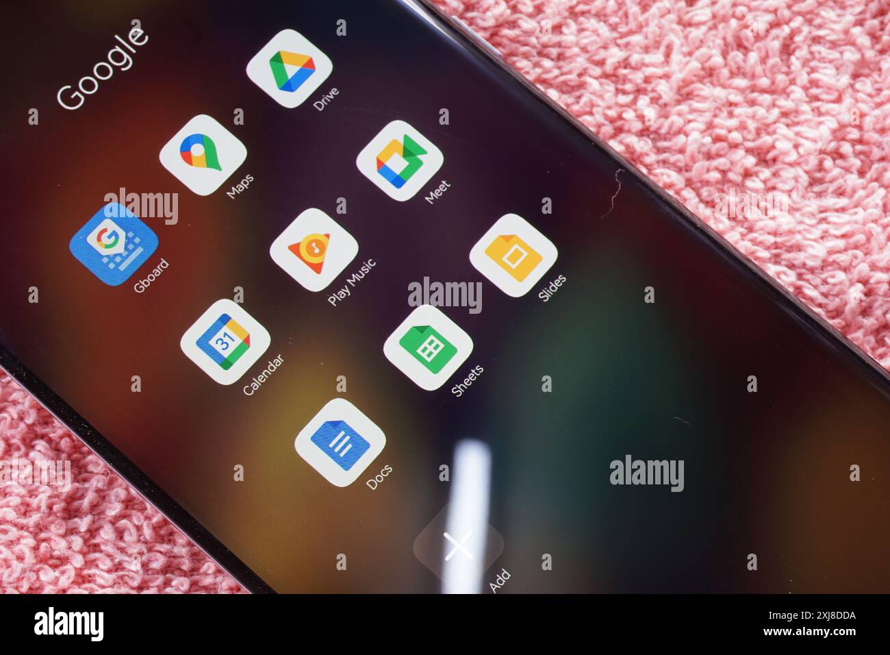 Terengganu, Malaysia - 2. August 2024 : Google Apps wie Gboard, Karten, Drive, Kalender, Meet, Dokumentationen, Blätter, Folien, Musikwiedergabe und andere Anwendungen. Stockfoto