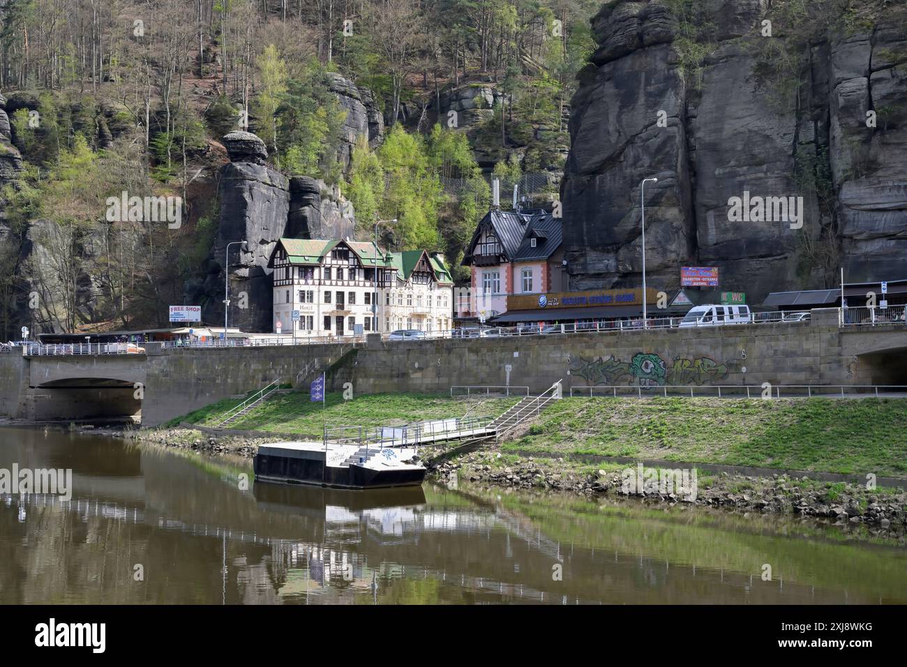 Zigaretten und Alkohol steuerfrei Geschäfte an der Grenze zwischen Tschechien und Deutschland, Hrensko, Tschechische Republik Stockfoto