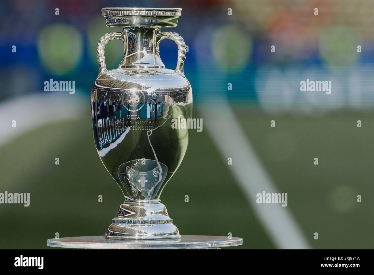 Berlin, Deutschland. Juli 2024. Ein Blick auf die Henri Delaunay Trophy während des Endspiels der UEFA EURO 2024 zwischen Spanien und England im Olympiastadion Berlin. Endstand: Spanien 2:1 England. (Foto: Mikolaj Barbanell/SOPA Images/SIPA USA) Credit: SIPA USA/Alamy Live News Stockfoto