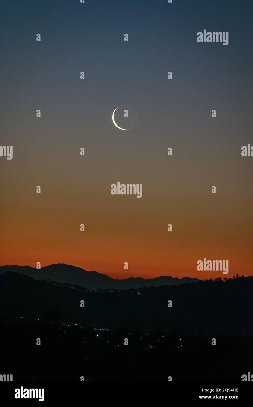 Sonnenaufgang mit dem Mond Stockfoto