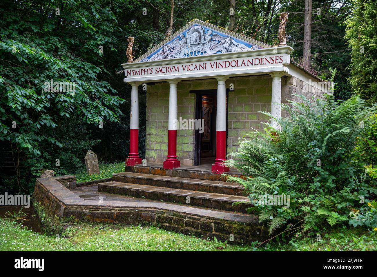 Der Roman Temple rekonstruierte in Vindolanda eine römische Hilfsfestung südlich der Hadrian's Wall in Nordengland, die er früher datiert hatte. Stockfoto