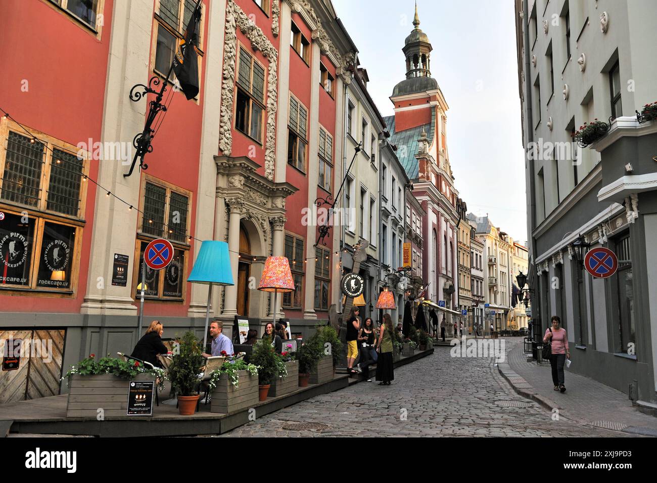 Terrasse des Restaurants in der Marstalu-Straße, Altstadt, Riga, Lettland, Ostseeraum, Europa Copyright: GOUPIxCHRISTIAN 1382-82 Stockfoto