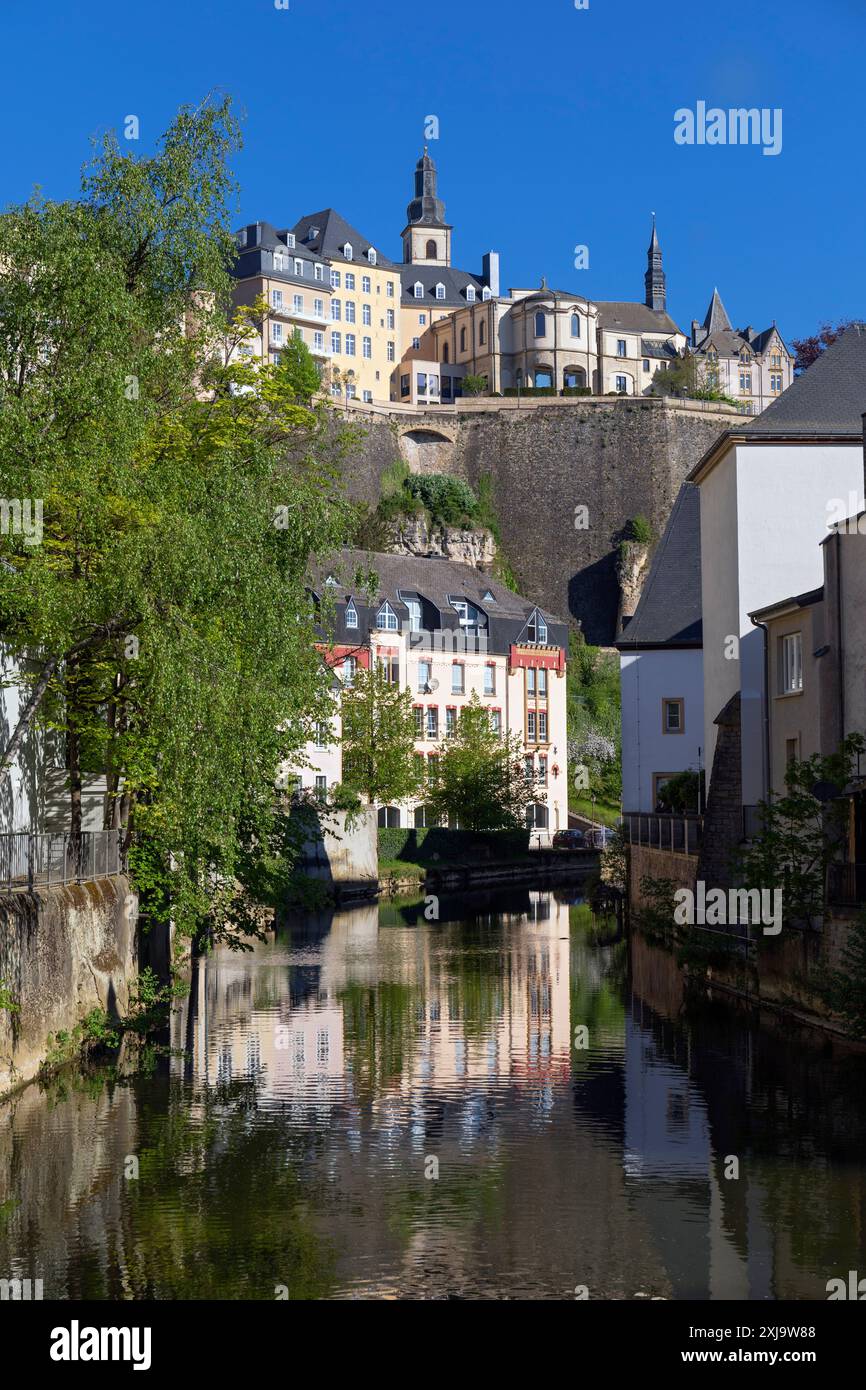 Europa, Luxemburg, Luxemburg-Stadt, Grund, Alte Häuser neben der Alzette von Pont du Grund (Grundebrücke) Stockfoto