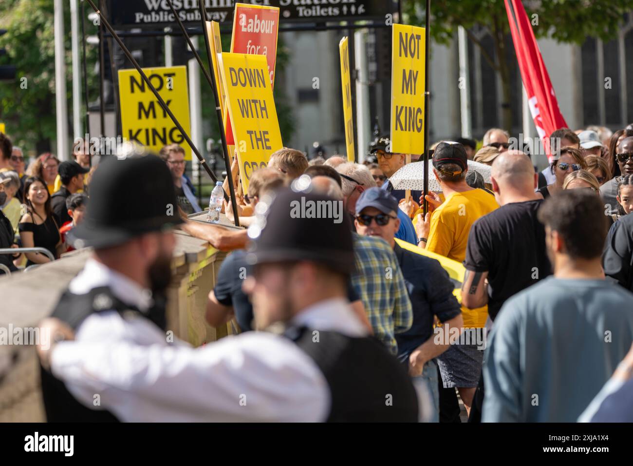 London, Großbritannien. Juli 2024. Antiroyalistische Demonstranten bei der Parlamentseröffnung, London UK, Credit: Ian Davidson/Alamy Live News Stockfoto