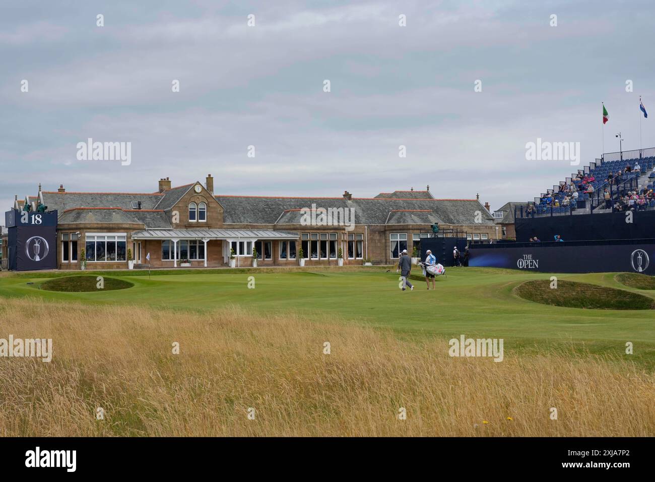 17. Juli 2024; Royal Troon Golf Club, Troon, South Ayrshire, Schottland; The Open Championship Practice Day 3; Eine allgemeine Ansicht des 18. Grüns und Clubhauses während des Mittwochs Übungstages Stockfoto